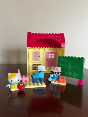 Hello Kitty Science Class 10892